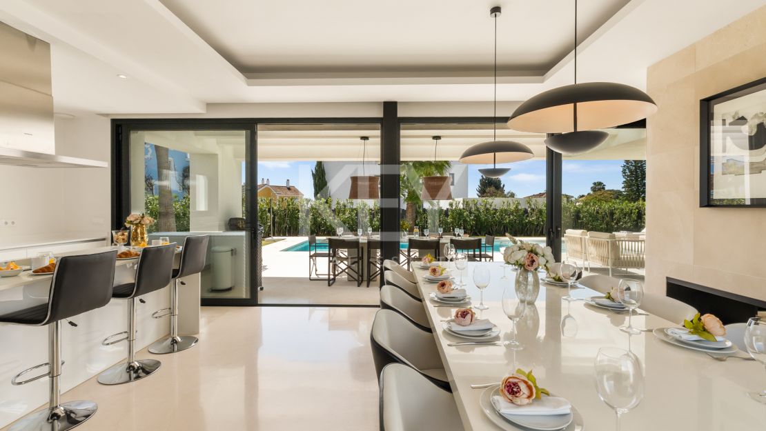 Villa El Paraiso: modern Villa with sauna, cinema & heated pool on Estepona’s New Golden Mile