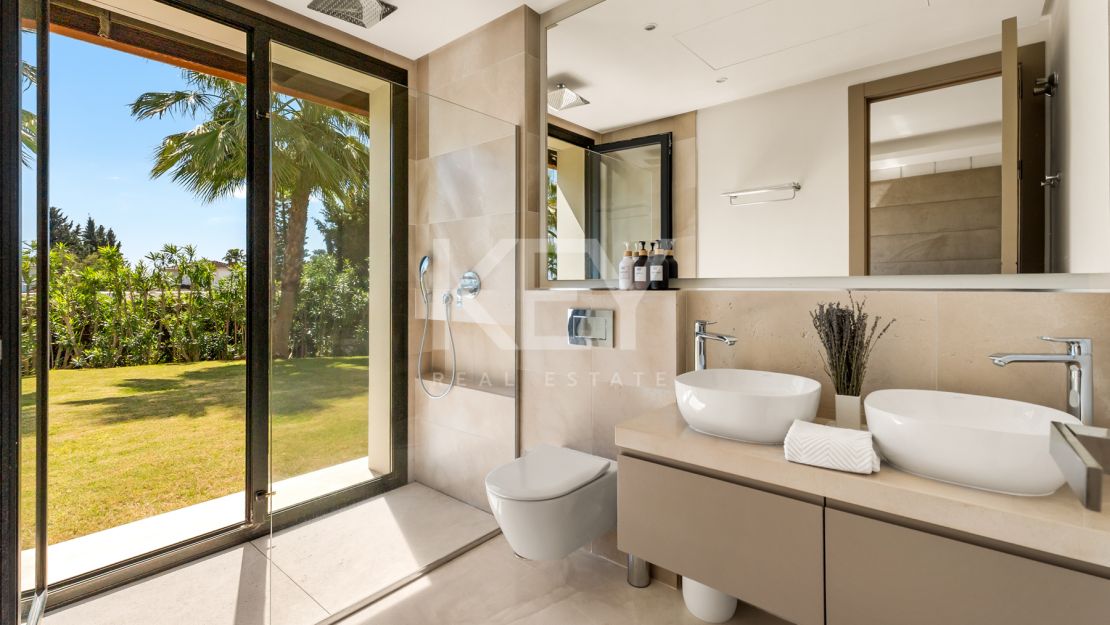 Villa El Paraiso: modern Villa with sauna, cinema & heated pool on Estepona’s New Golden Mile