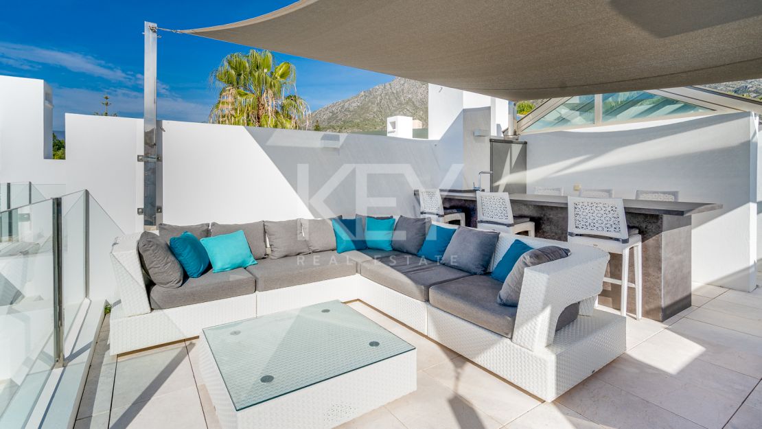 Casa Domus: Luxury Townhouse with Breathtaking Sea Views for Rent