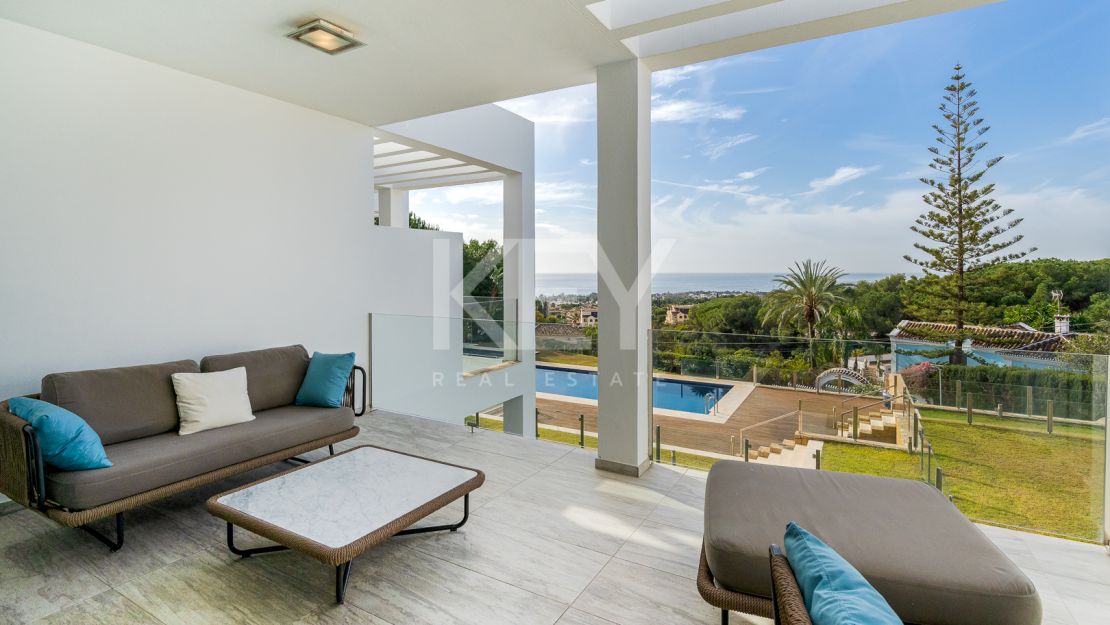 Casa Domus: Luxury Townhouse with Breathtaking Sea Views for Rent
