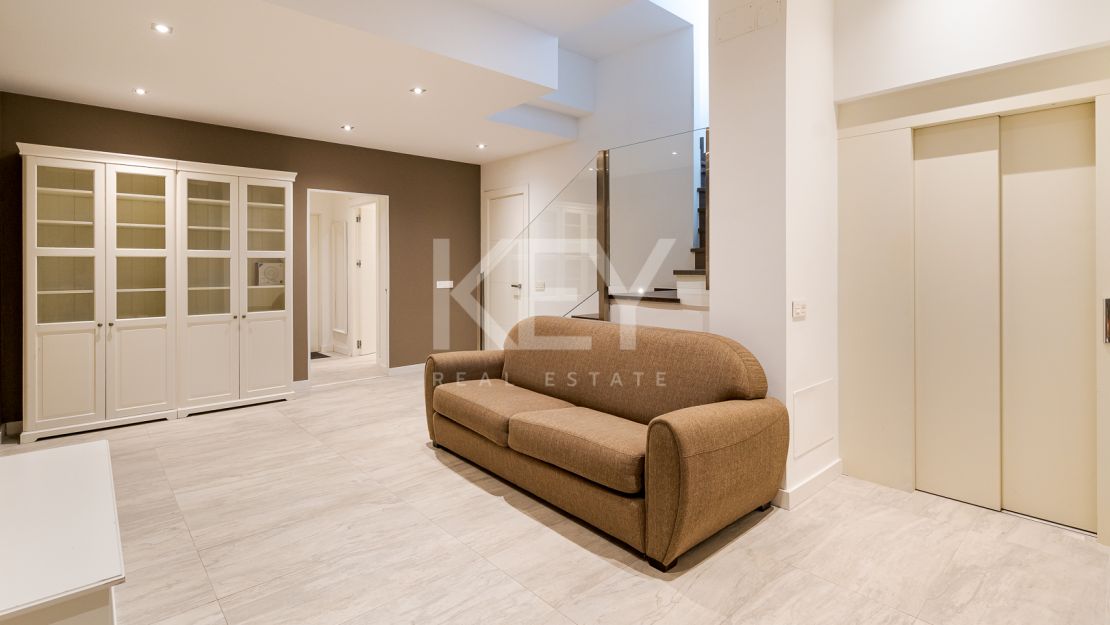 Casa Domus: Luxury Townhouse with Breathtaking Sea Views for Rent