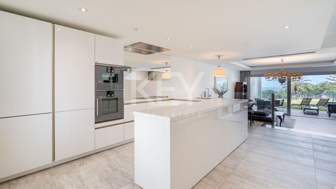 Casa Domus: Luxury Townhouse with Breathtaking Sea Views for Rent