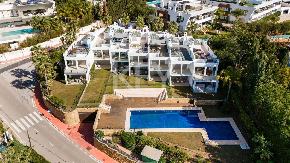 Casa Domus: Luxury Townhouse with Breathtaking Sea Views for Rent