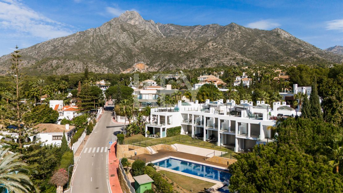 Casa Domus: Luxury Townhouse with Breathtaking Sea Views for Rent