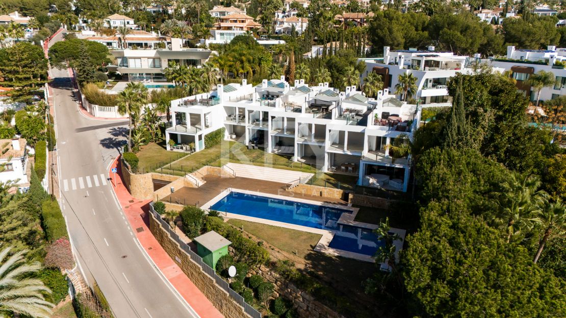 Casa Domus: Luxury Townhouse with Breathtaking Sea Views for Rent