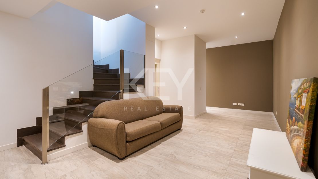Casa Domus: Luxury Townhouse with Breathtaking Sea Views for Rent