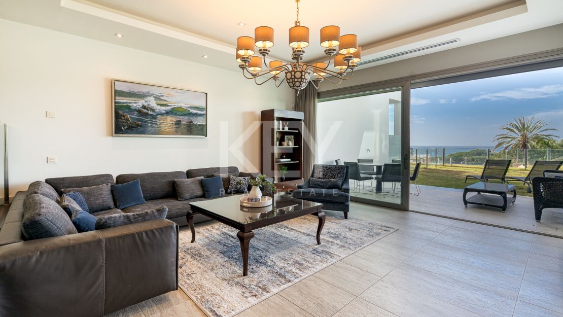 Casa Domus: Luxury Townhouse with Breathtaking Sea Views for Rent