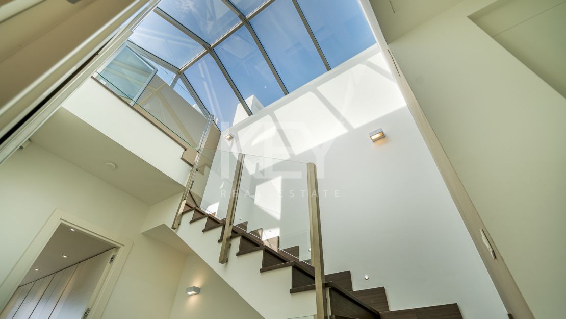 Casa Domus: Luxury Townhouse with Breathtaking Sea Views for Rent