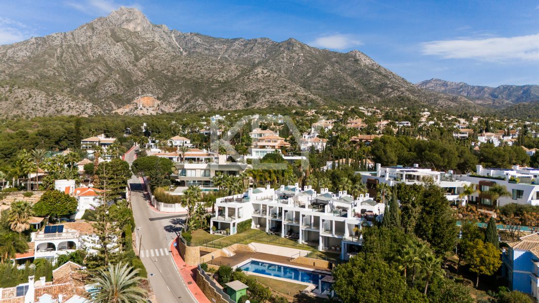 Casa Domus: Luxury Townhouse with Breathtaking Sea Views for Rent