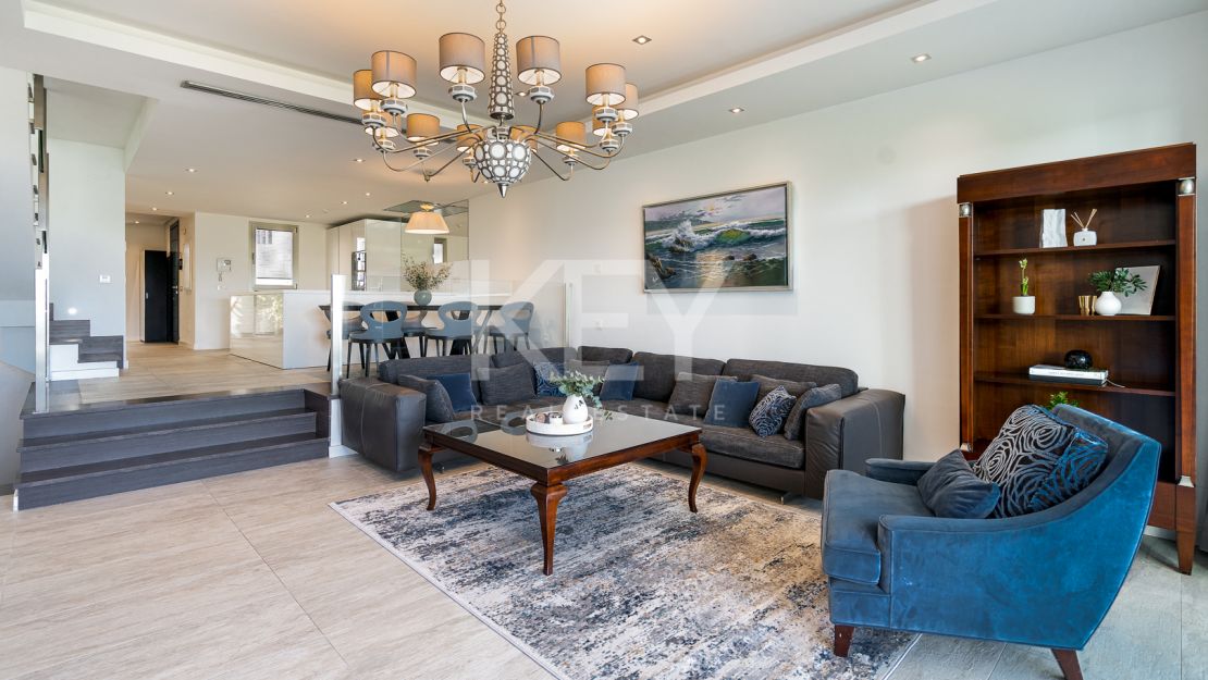 Casa Domus: Luxury Townhouse with Breathtaking Sea Views for Rent
