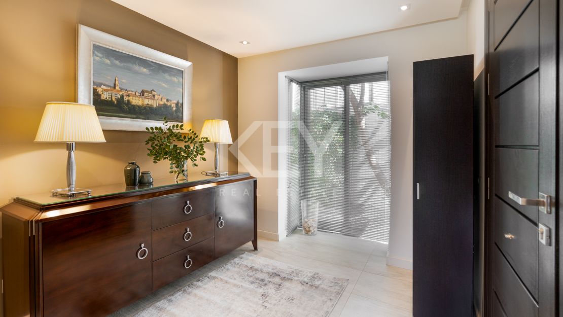 Casa Domus: Luxury Townhouse with Breathtaking Sea Views for Rent