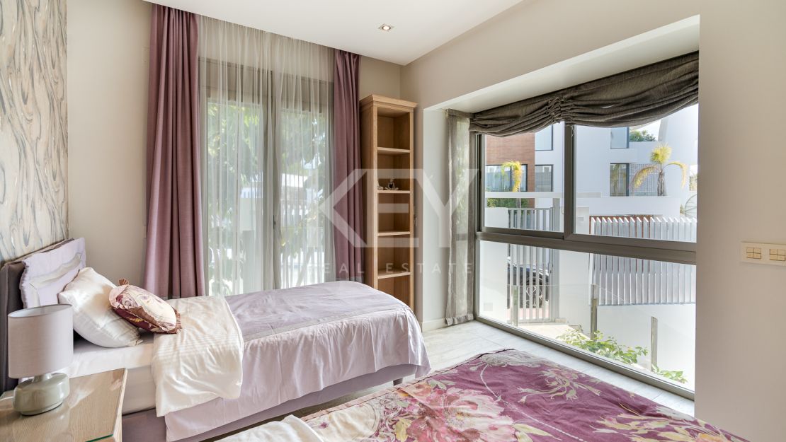 Casa Domus: Luxury Townhouse with Breathtaking Sea Views for Rent