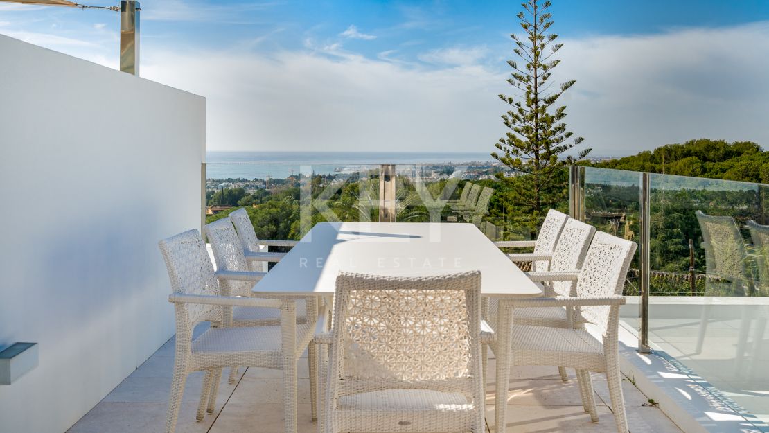 Casa Domus: Luxury Townhouse with Breathtaking Sea Views for Rent