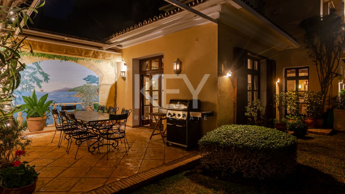 Villa Eden: luxurious holiday rental retreat with panoramic views in Las Brisas