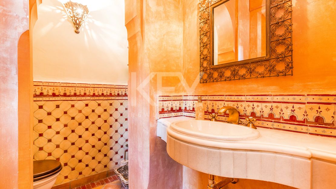 Villa Eden: luxurious holiday rental retreat with panoramic views in Las Brisas