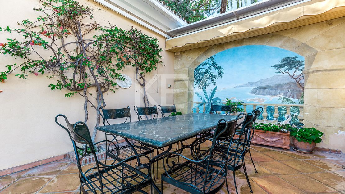Villa Eden: luxurious holiday rental retreat with panoramic views in Las Brisas