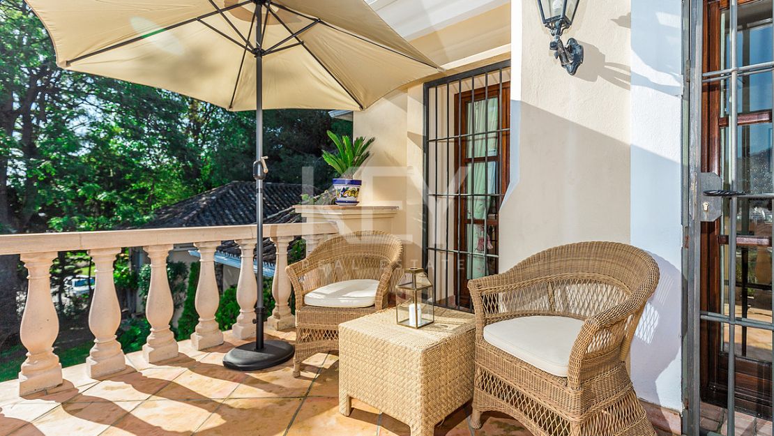 Villa Eden: luxurious holiday rental retreat with panoramic views in Las Brisas