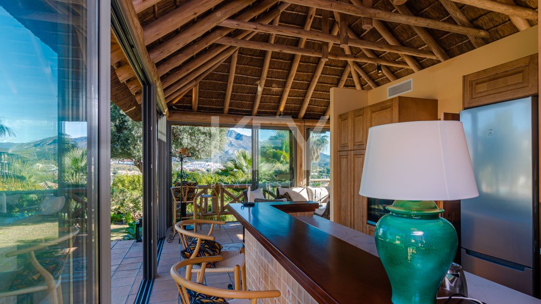 Villa Eden: luxurious holiday rental retreat with panoramic views in Las Brisas