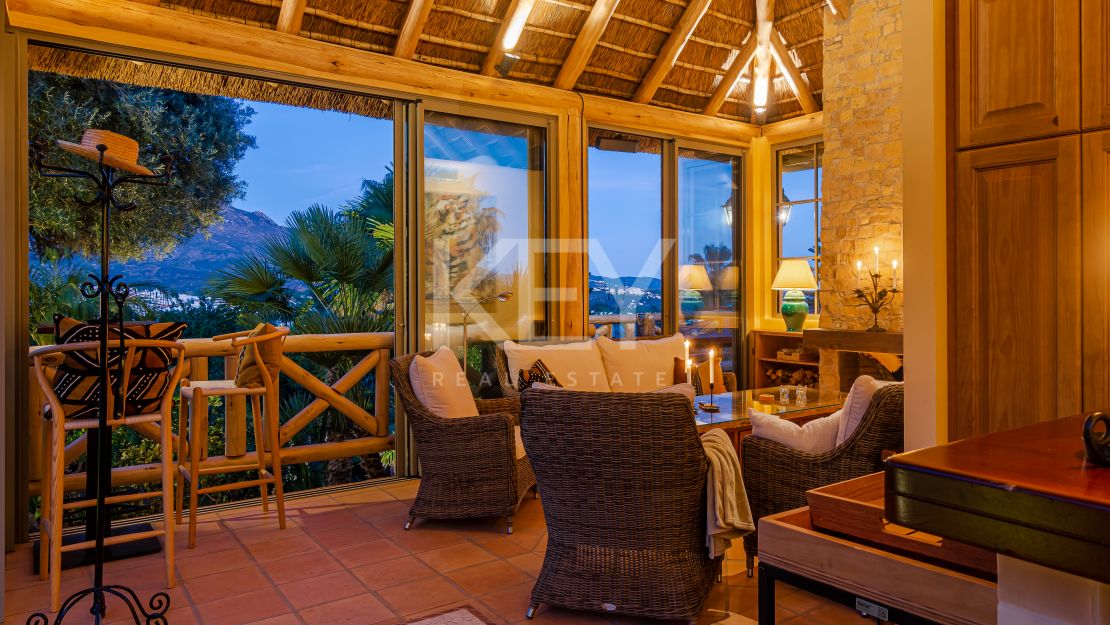 Villa Eden: luxurious holiday rental retreat with panoramic views in Las Brisas
