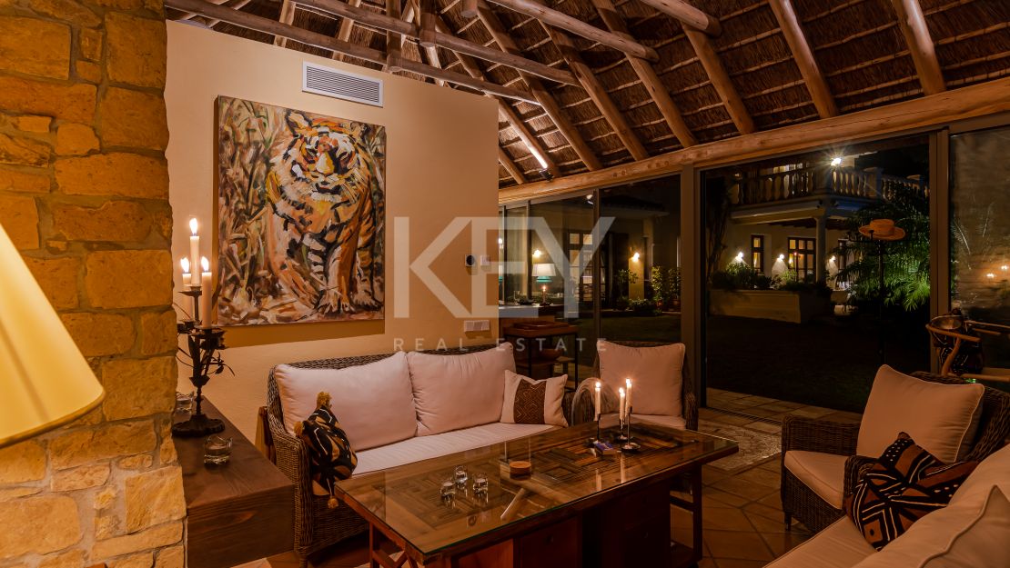 Villa Eden: luxurious holiday rental retreat with panoramic views in Las Brisas