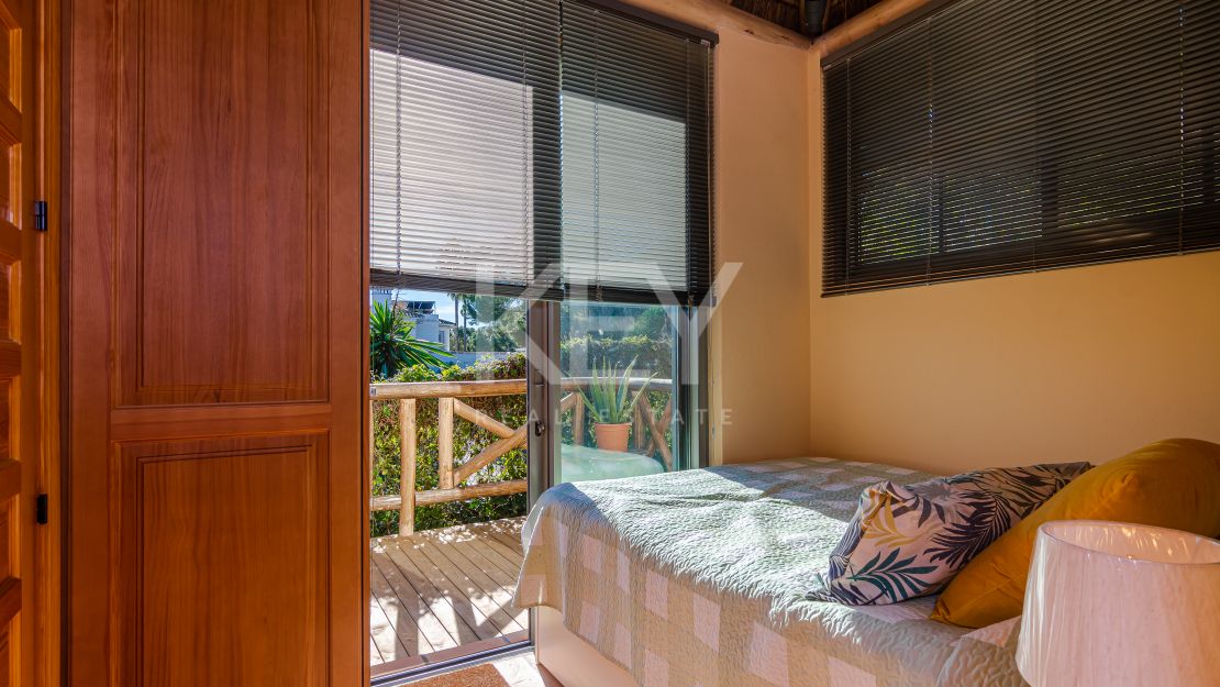 Villa Eden: luxurious holiday rental retreat with panoramic views in Las Brisas