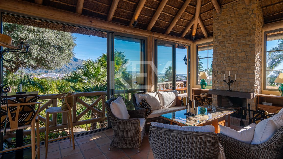 Villa Eden: luxurious holiday rental retreat with panoramic views in Las Brisas