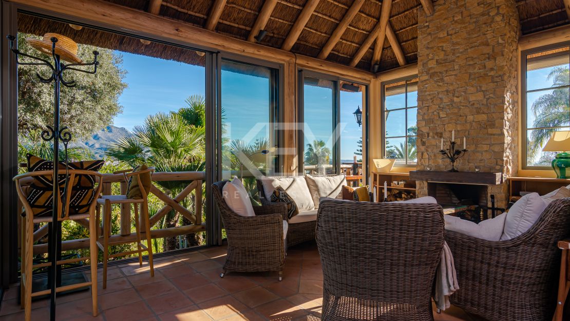 Villa Eden: luxurious holiday rental retreat with panoramic views in Las Brisas