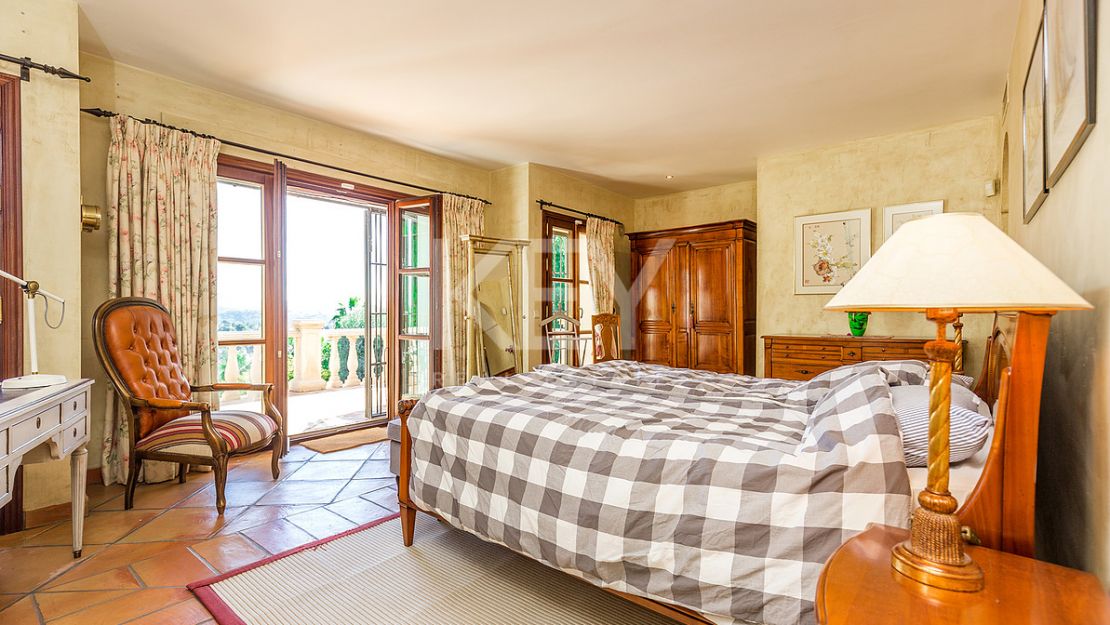 Villa Eden: luxurious holiday rental retreat with panoramic views in Las Brisas