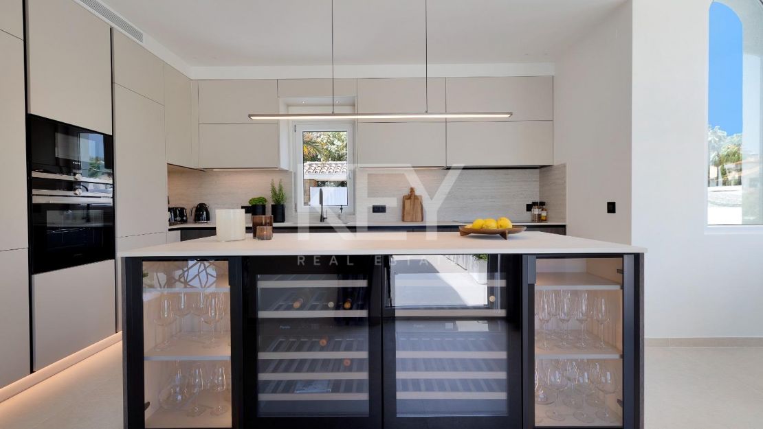 Villa Ibiza: Stunning villa in Nueva Andalucia, Marbella