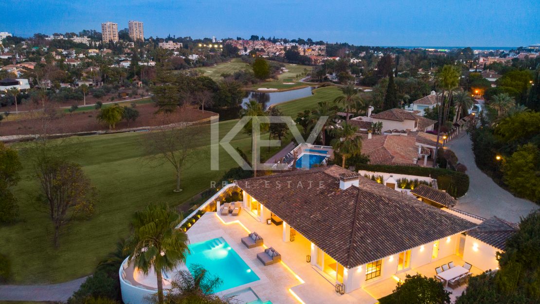 Villa en primera línea de golf Las Brisas con impresionantes vistas, Nueva Andalucía, Marbella