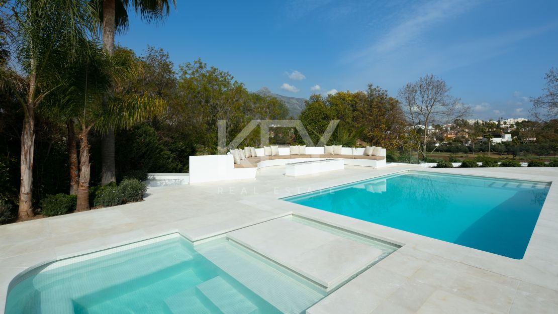 Villa en primera línea de golf Las Brisas con impresionantes vistas, Nueva Andalucía, Marbella