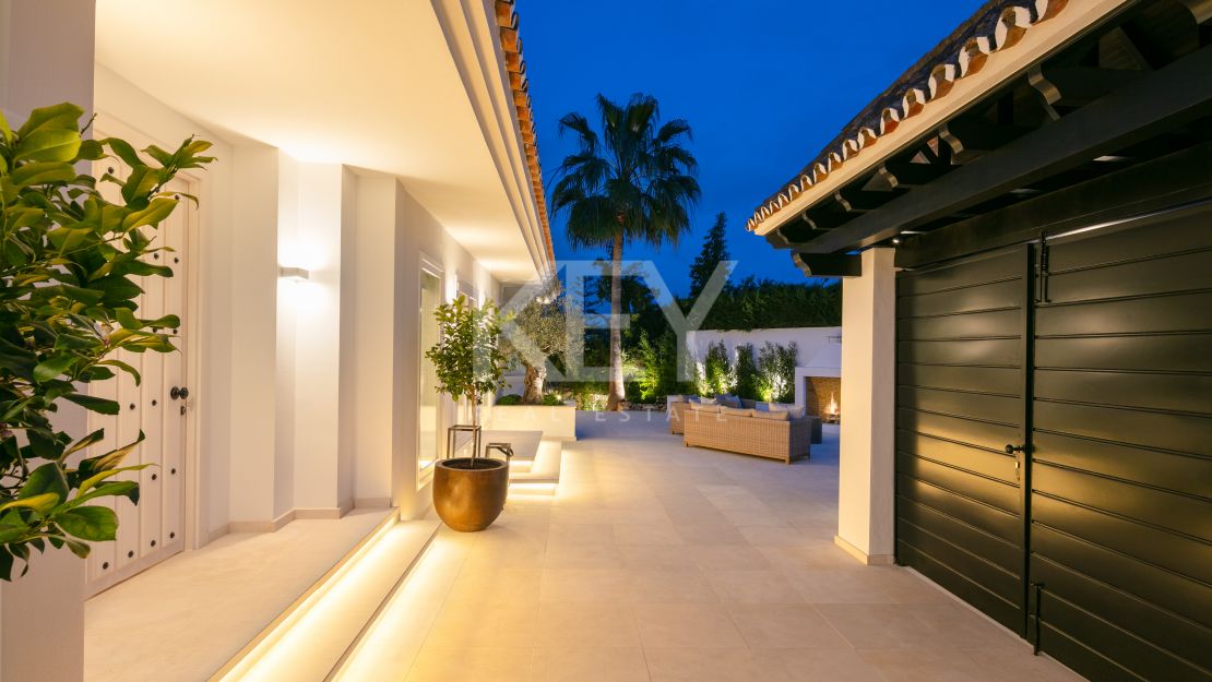 Villa en primera línea de golf Las Brisas con impresionantes vistas, Nueva Andalucía, Marbella