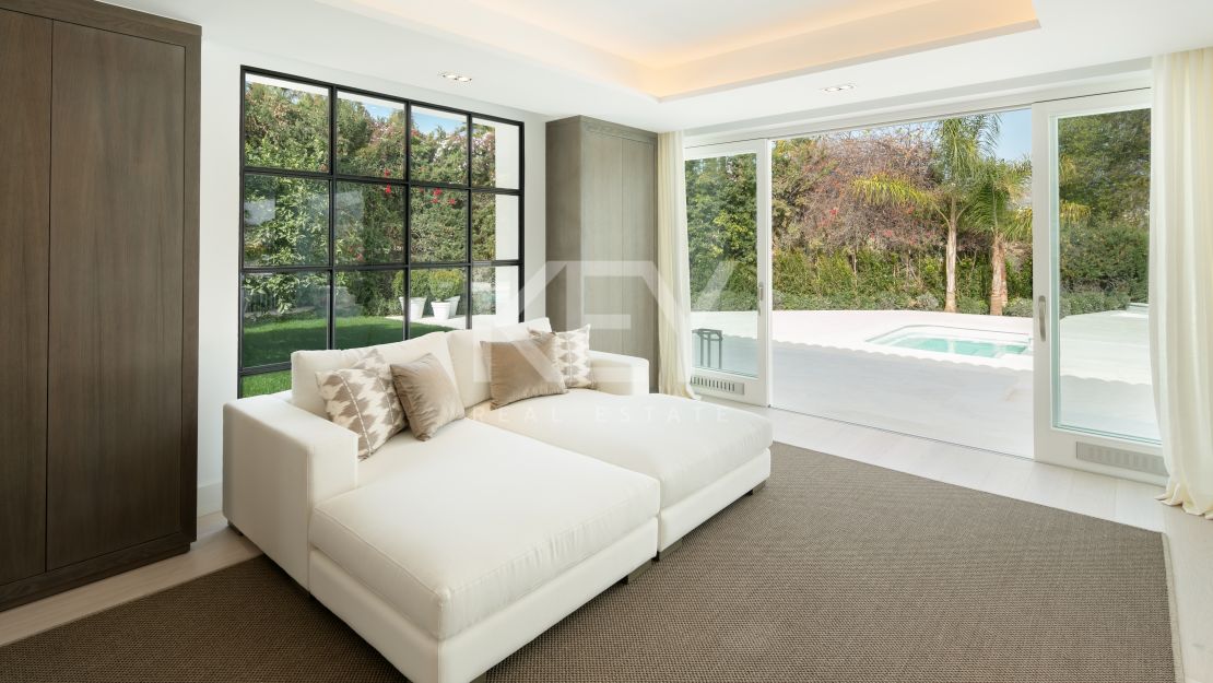 Villa en primera línea de golf Las Brisas con impresionantes vistas, Nueva Andalucía, Marbella