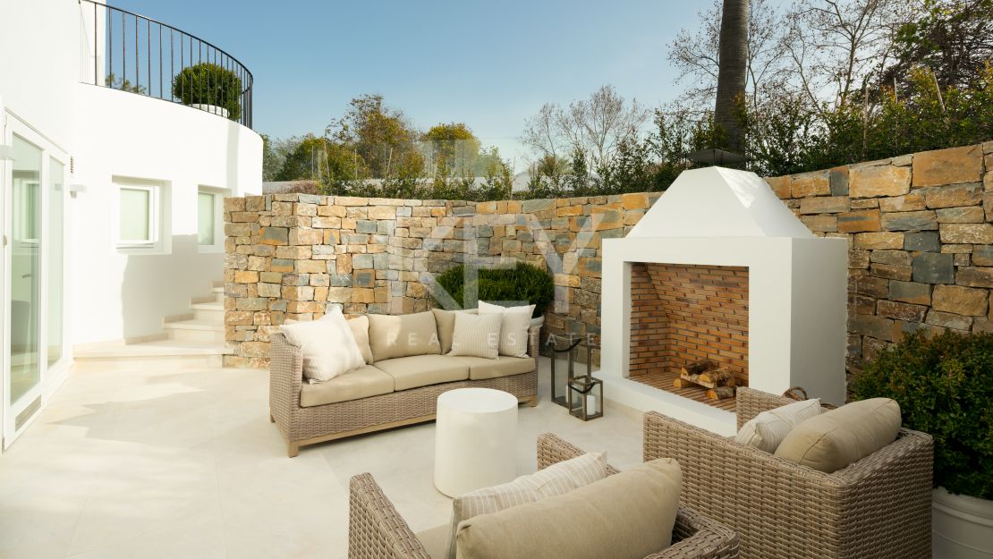 Villa en primera línea de golf Las Brisas con impresionantes vistas, Nueva Andalucía, Marbella