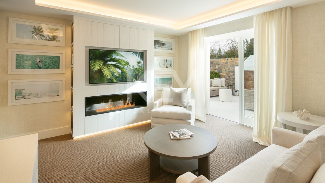 Villa en primera línea de golf Las Brisas con impresionantes vistas, Nueva Andalucía, Marbella