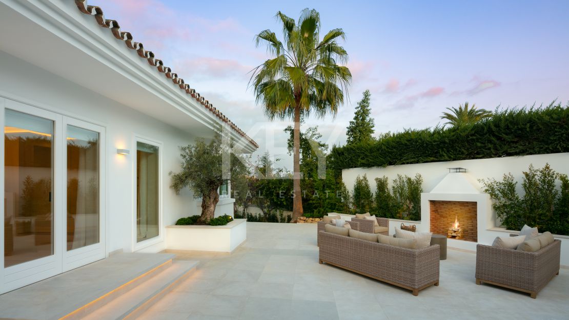 Villa en primera línea de golf Las Brisas con impresionantes vistas, Nueva Andalucía, Marbella
