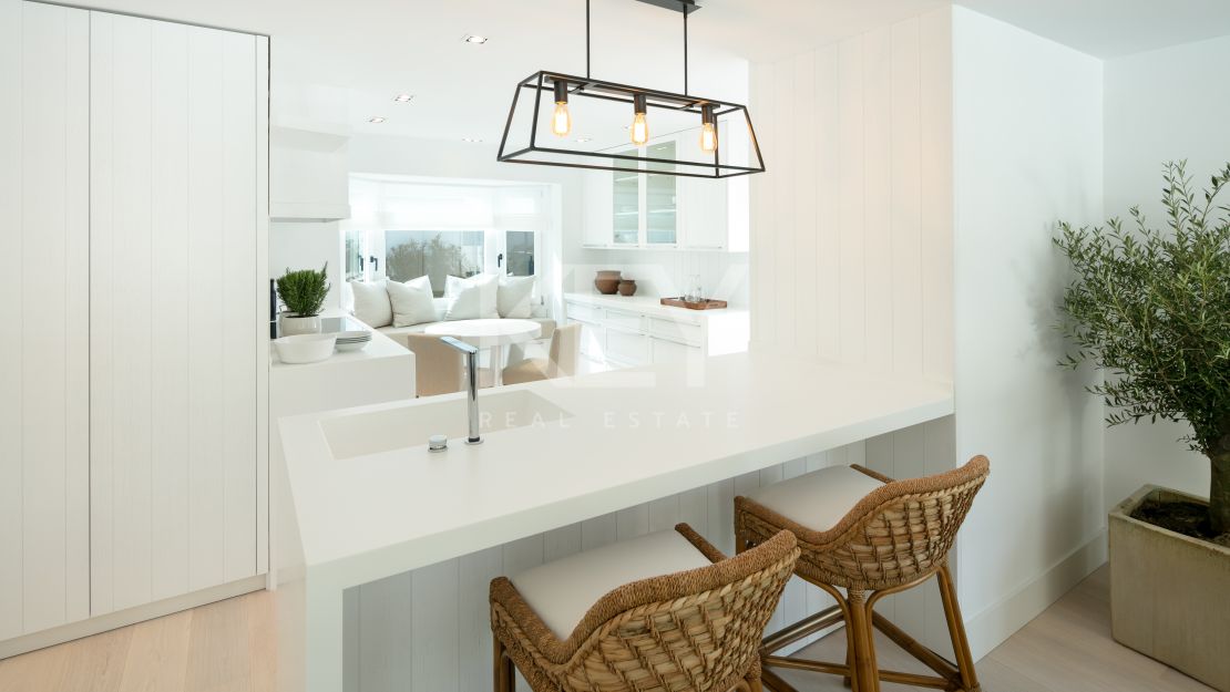 Villa en primera línea de golf Las Brisas con impresionantes vistas, Nueva Andalucía, Marbella