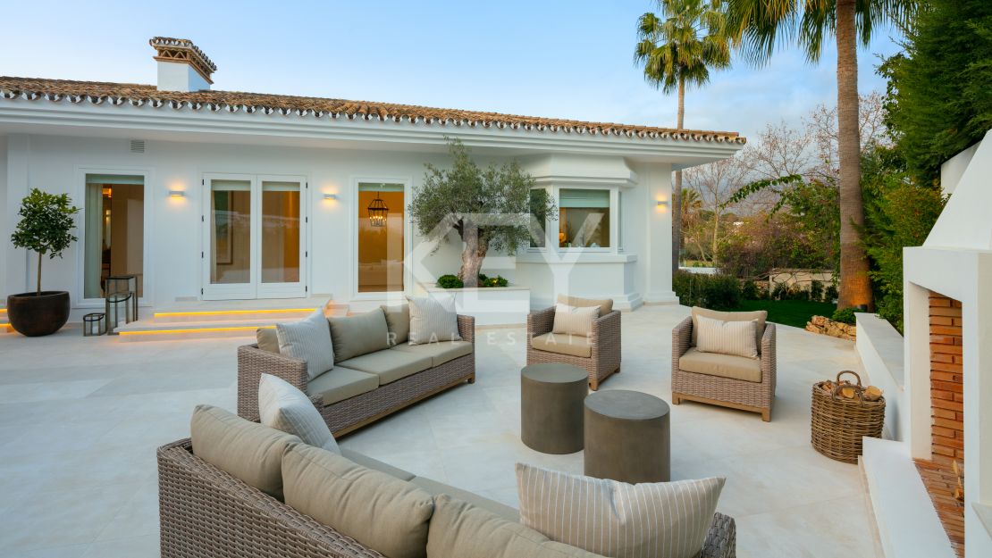 Villa en primera línea de golf Las Brisas con impresionantes vistas, Nueva Andalucía, Marbella