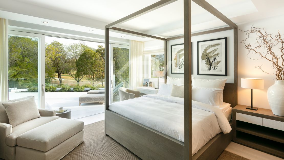 Villa en primera línea de golf Las Brisas con impresionantes vistas, Nueva Andalucía, Marbella