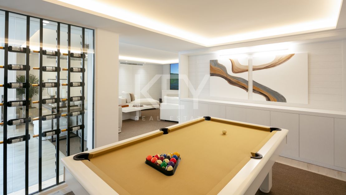 Villa en primera línea de golf Las Brisas con impresionantes vistas, Nueva Andalucía, Marbella