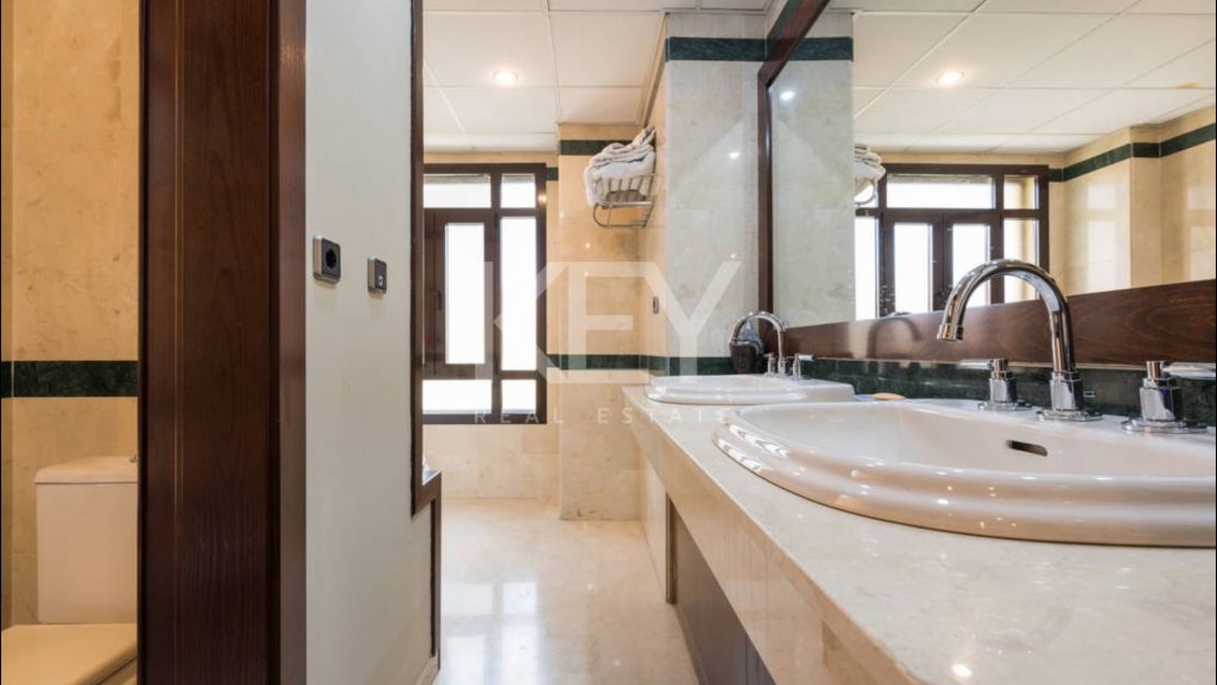 Casa Harris: Bungalow de lujo junto a la playa en alquiler en Bahía de Banús