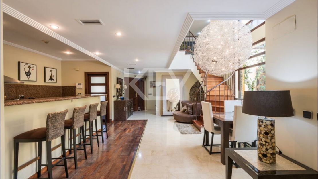 Casa Harris: Bungalow de lujo junto a la playa en alquiler en Bahía de Banús