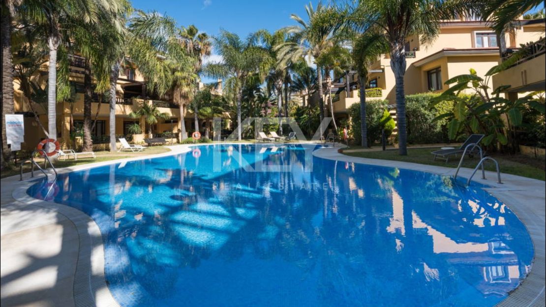 Casa Harris: Bungalow de lujo junto a la playa en alquiler en Bahía de Banús