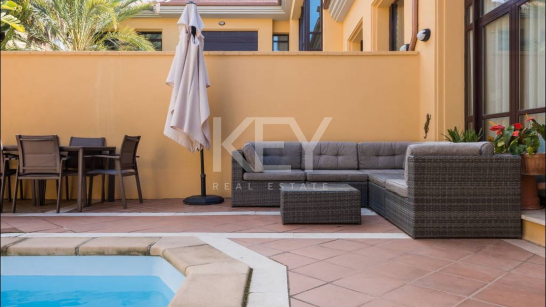 Casa Harris: Bungalow de lujo junto a la playa en alquiler en Bahía de Banús