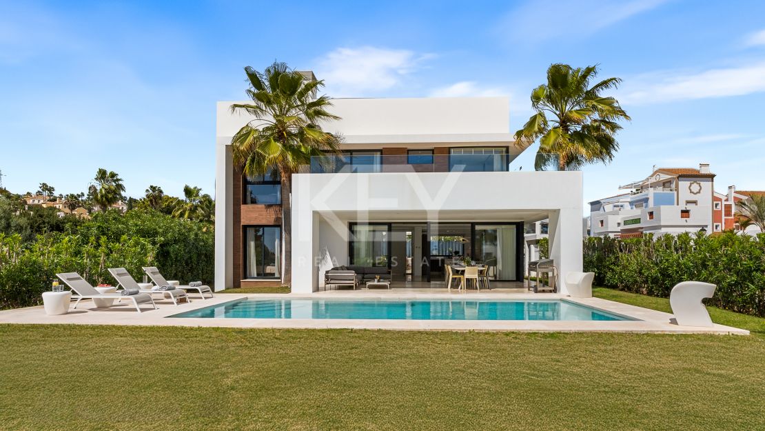 Villa Aurora exclusiva villa moderna minimalista en alquiler en El Paraíso, Estepona
