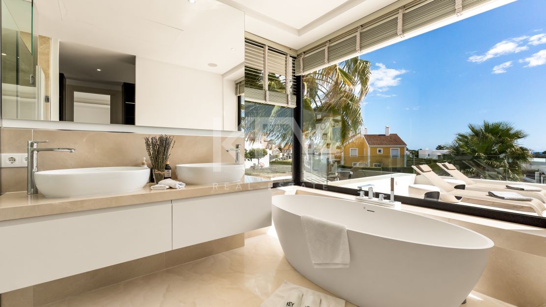 Villa Aurora exclusiva villa moderna minimalista en alquiler en El Paraíso, Estepona