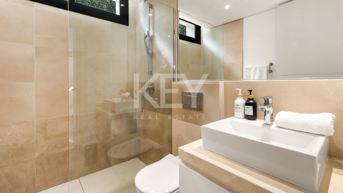 Villa Aurora exclusiva villa moderna minimalista en alquiler en El Paraíso, Estepona