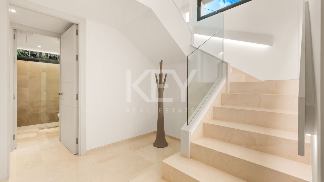 Villa Aurora exclusiva villa moderna minimalista en alquiler en El Paraíso, Estepona