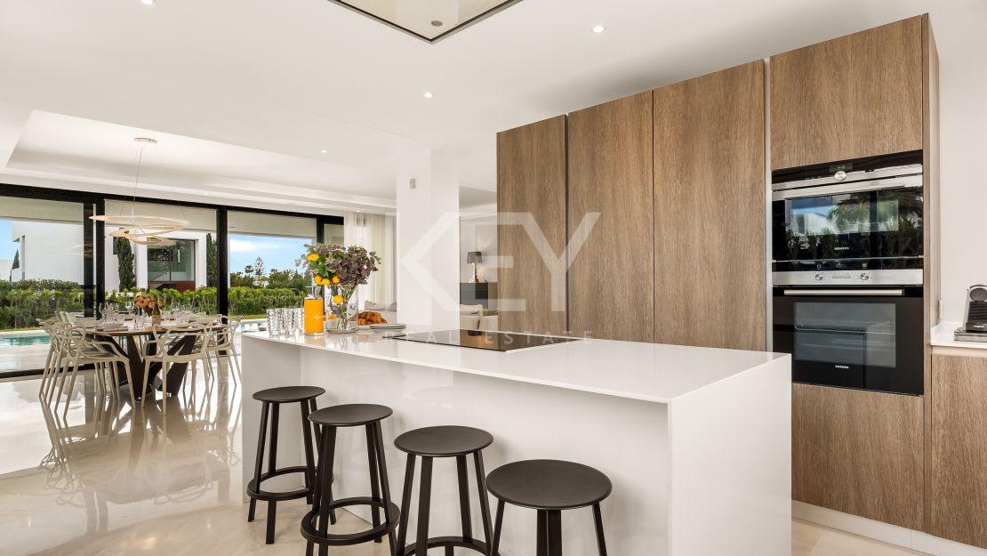Villa Aurora exclusiva villa moderna minimalista en alquiler en El Paraíso, Estepona