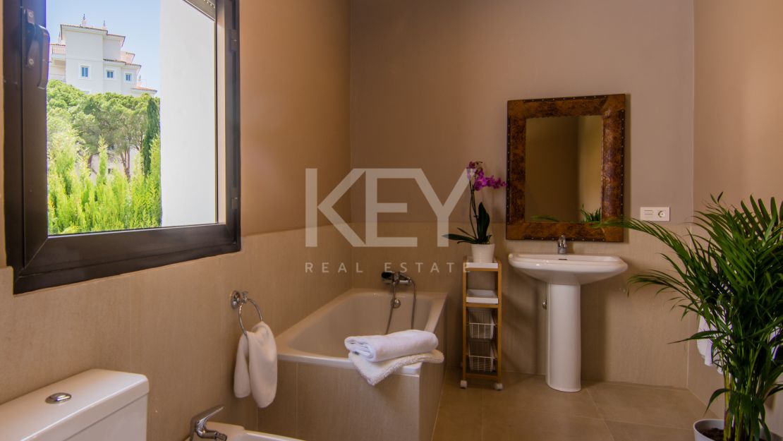 Villa within walking distance to the beach in Puerto Banús, Marbella